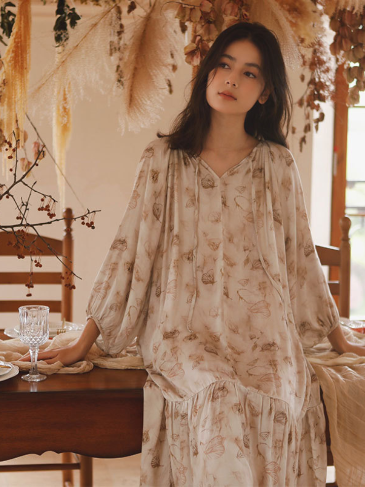 サテン 蝶柄プリント ロングナイトドレス
